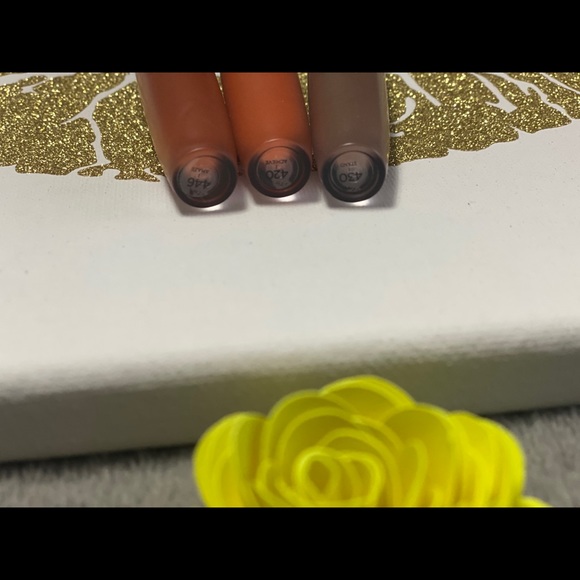 Bundle of 3 Lip MatteColor& GoldLip Glitter Canvas - Picture 8 of 8